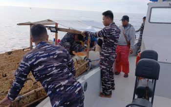 TNI AL memeriksa kapal penyelundup di perairan Kepulauan Sangihe
