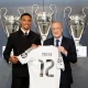 Trent Alexander-Arnold mengenakan jersey Real Madrid nomor 12 dalam sesi perkenalan resmi di Santiago Bernabéu