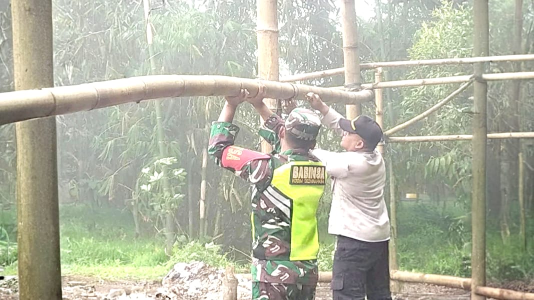 Polres Minahasa menertibkan sembilan arena sabung ayam di Desa Kayuuwi, Kawangkoan Barat, yang disebut beromzet puluhan juta rupiah.