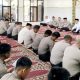 Wakapolda Sulut Brigjen Pol Awi Setiyono sampaikan pesan rohani di Masjid Nurul Jihad dalam kegiatan Binrohtal