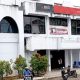 Seorang nasabah memperlihatkan bukti transfer dari aplikasi BSG Touch di Kantor Cabang BSG Kotamobagu setelah dana Rp1,8 juta dinyatakan raib.