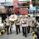 Kapolda Sulut Irjen Pol Roycke Harry Langie memimpin prosesi tabur bunga di Taman Makam Pahlawan Kairagi dalam rangka peringatan Hari Bhayangkara ke-79.