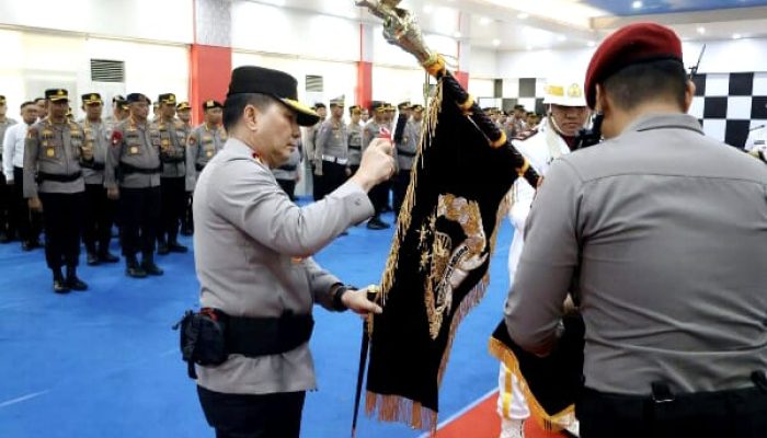 Kapolda Sulut Pimpin Pencucian Pataka Maesa’an Waya, Simbol Pemurnian Jiwa Bhayangkara