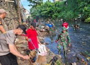 Kodim Manado Gaet Sejumlah Elemen Bersihkan Sungai di Pasar Pinasungkulan