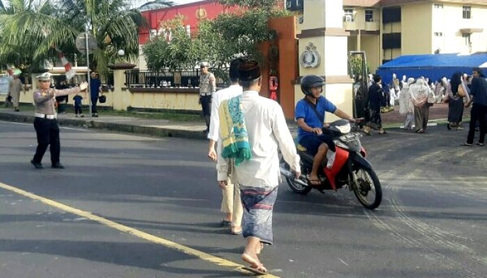 Polri All Out Jaga Keamanan, Sholat Idul Adha 1446 H di Sulut Berjalan Lancar