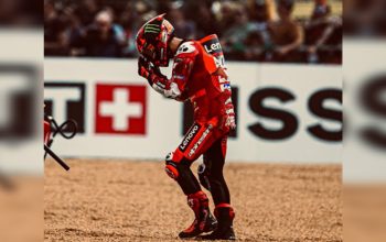 Marc Marquez memimpin balapan MotoGP 2025 di Silverstone, diikuti oleh Alex Marquez dan Francesco Bagnaia.