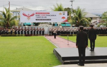 Wakapolda Sulawesi Utara Irjen Pol Bahagia Dachi memimpin upacara bendera Hari Lahir Pancasila di halaman Polda Sulut.