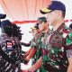 Prajurit TNI AL menerima penghargaan atas keberhasilan gagalkan penyelundupan 2 ton narkoba