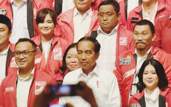 Presiden Jokowi memberikan keterangan pers di kediamannya di Solo terkait isu pencalonan ketua umum PPP.