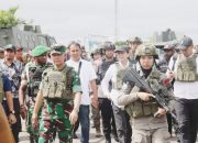 Polwan Operasi Damai Cartenz Amankan Kunjungan Menhan dan Menkeu di Nduga Papua