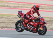 Sikut-Sikutan Panas, Marc Marquez Bungkam Acosta dan Menangi Sprint Race MotoGP Aragon 2025