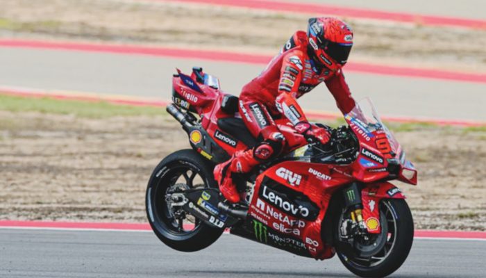 Sikut-Sikutan Panas, Marc Marquez Bungkam Acosta dan Menangi Sprint Race MotoGP Aragon 2025