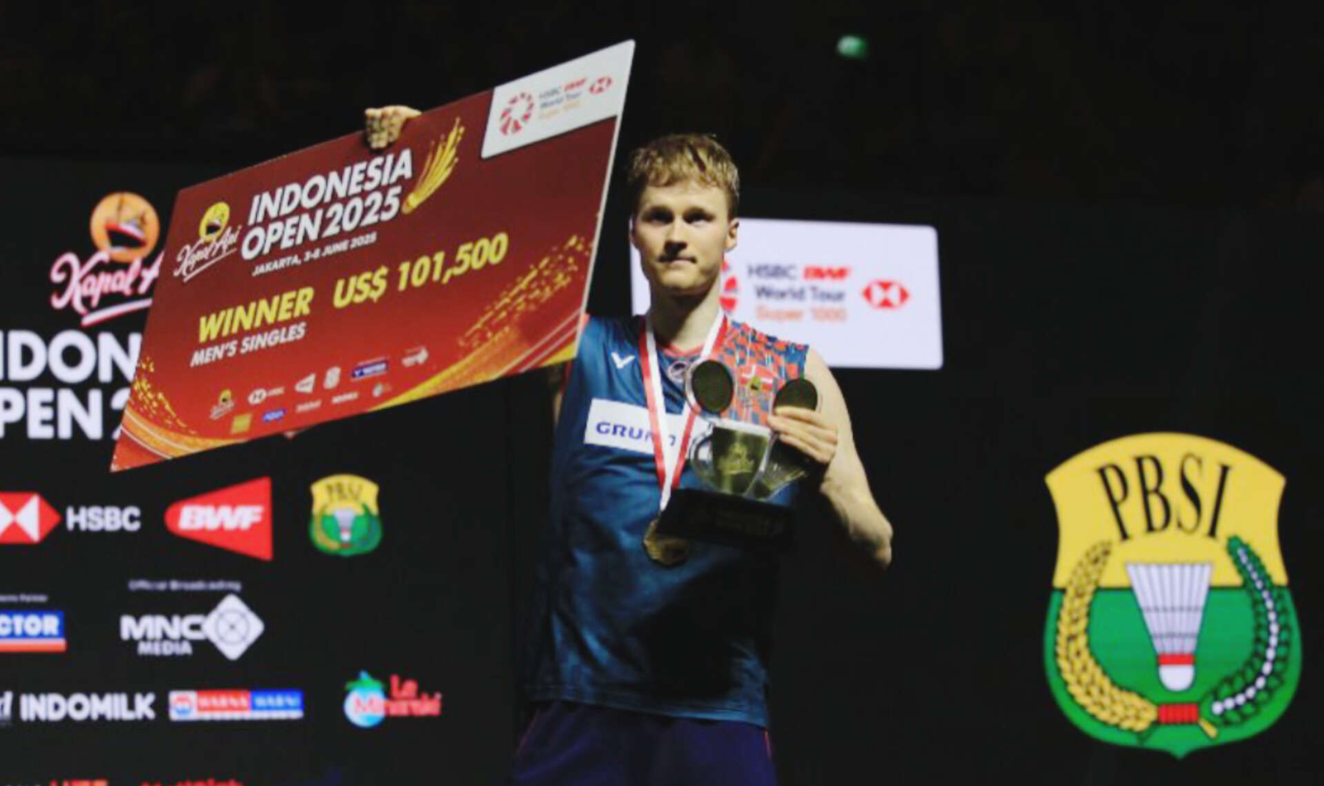 Anders Antonsen rayakan kemenangan usai taklukkan Tien Chen Chou di final Indonesia Open 2025
