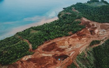 Kerusakan alam di kawasan Geopark Raja Ampat akibat tambang ilegal; polisi menyelidiki empat perusahaan tambang yang dicabut izinnya.