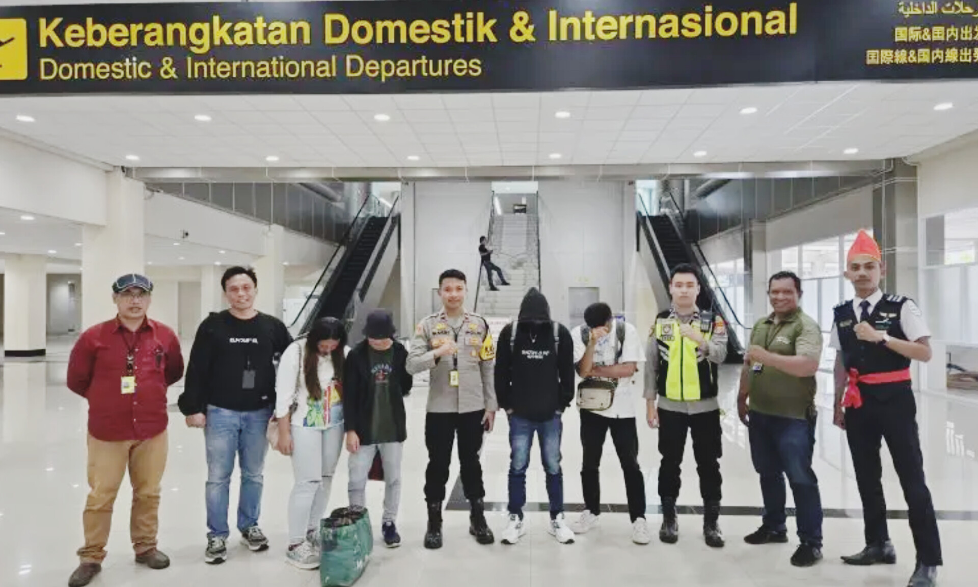 Petugas bandara dan polisi mengamankan empat pemuda Sulawesi Utara yang diduga akan diberangkatkan secara ilegal ke Thailand