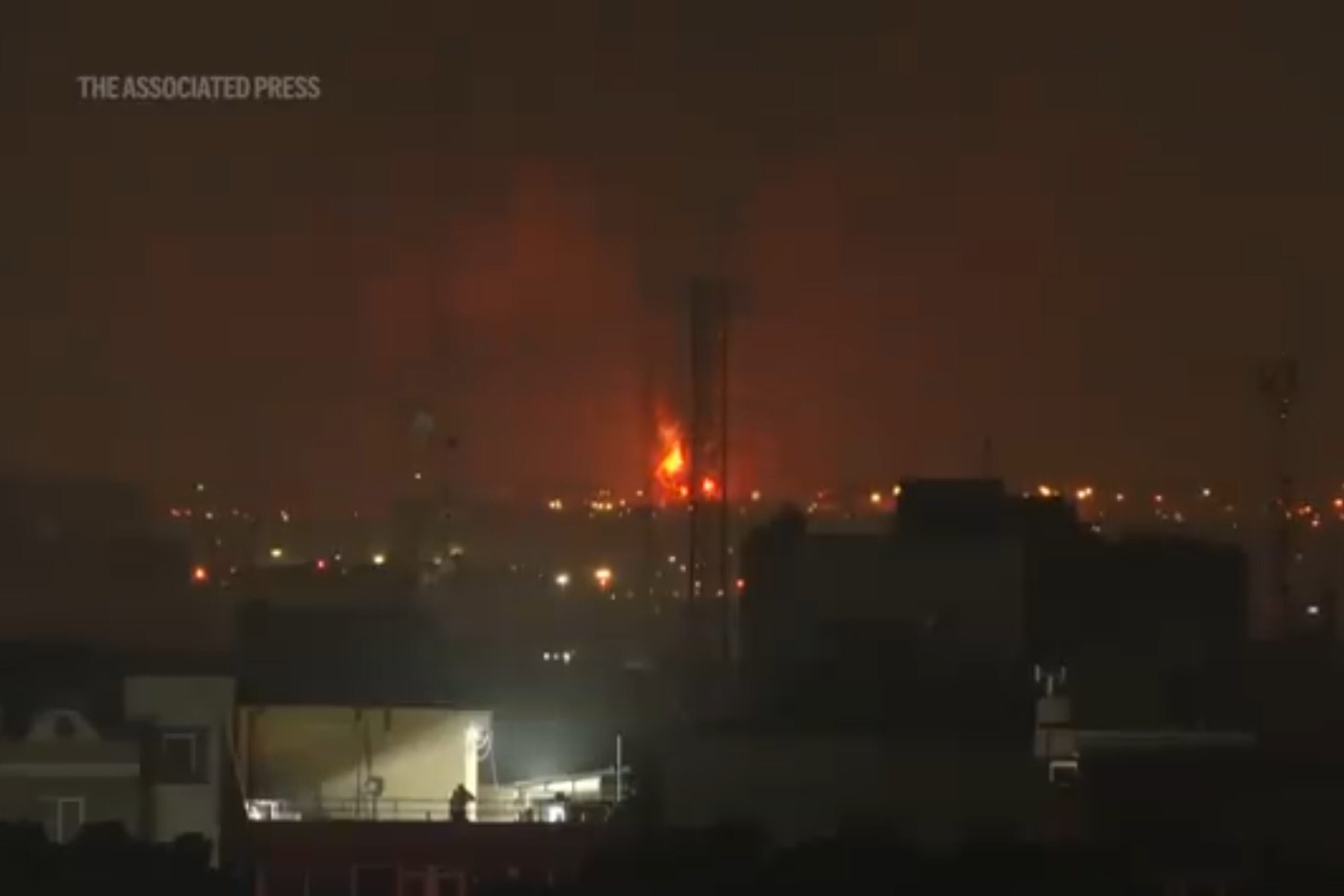 Jet tempur Israel meluncurkan serangan udara ke fasilitas militer strategis di wilayah Iran sebagai balasan atas serangan rudal ke Tel Aviv.