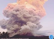 Erupsi Gunung Lewotobi Tak Ganggu Bandara Lombok, Tapi NTT Masih Siaga Abu Vulkanik