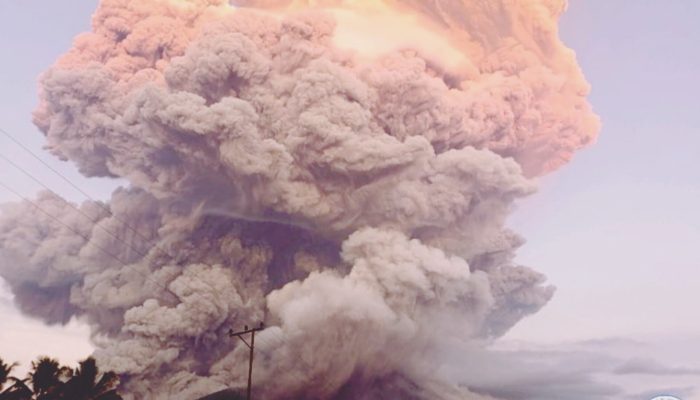 Erupsi Gunung Lewotobi Tak Ganggu Bandara Lombok, Tapi NTT Masih Siaga Abu Vulkanik