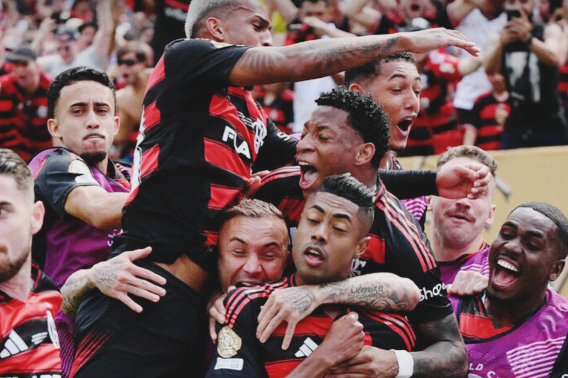 Pemain Flamengo merayakan gol ke gawang Chelsea dalam laga Grup D Piala Dunia Antarklub 2025 di Lincoln Financial Field, AS.