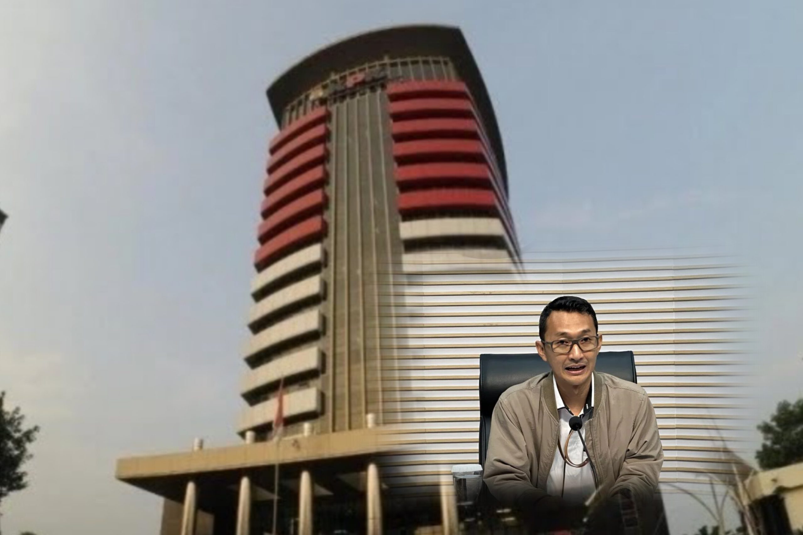 Anggota DPR RI Anwar Sadad berjalan menuju ruang pemeriksaan KPK di Surabaya terkait kasus dugaan korupsi dana hibah Jatim.