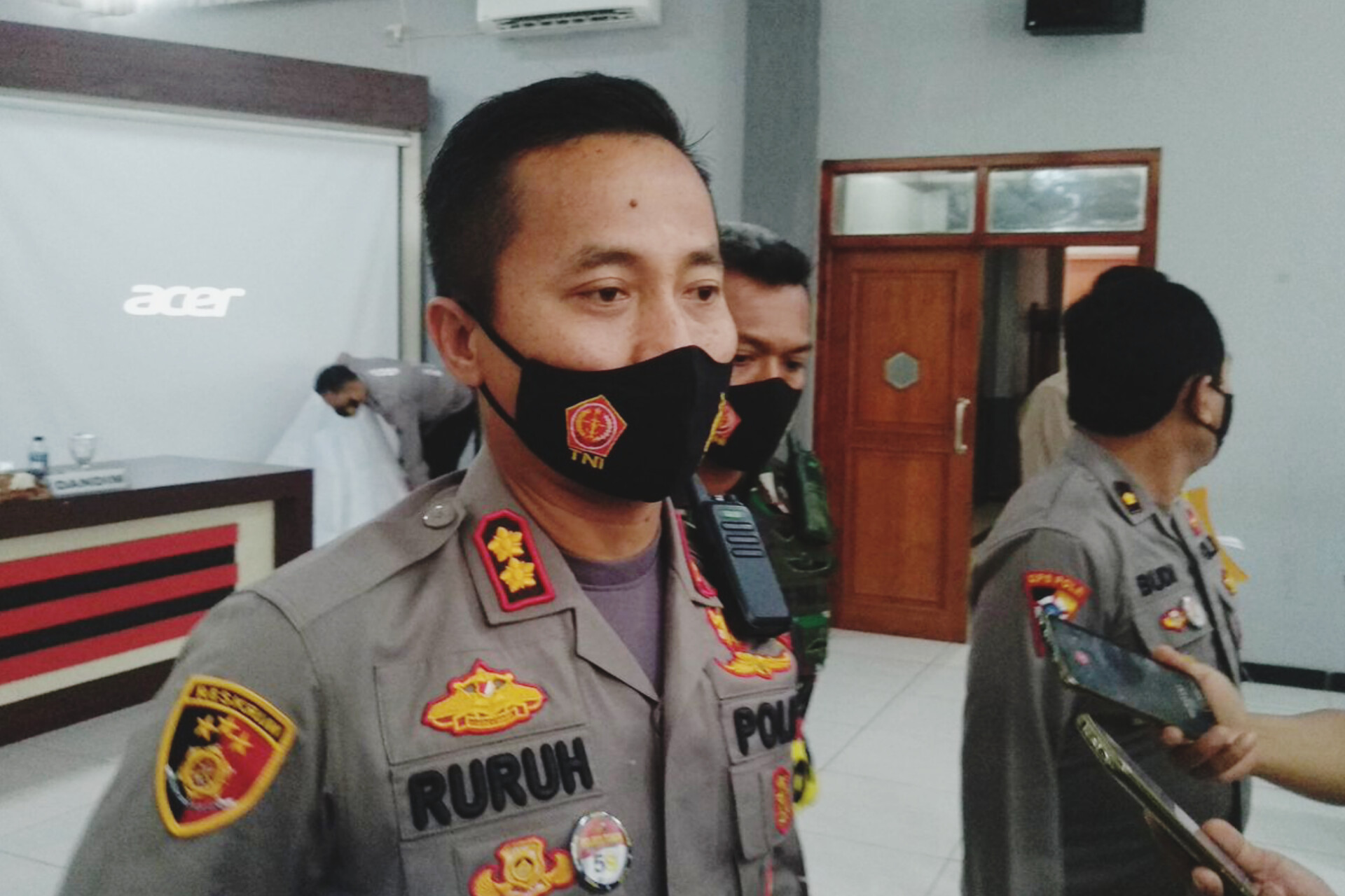 Kapolresta Cilacap Kombes Pol. Ruruh Wicaksono resmi dimutasi menjadi ajudan Wakil Presiden RI, menggambarkan transisi dari daerah ke pusat kekuasaan.