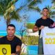 Cristiano Ronaldo mengenakan jersey Al-Nassr, merayakan perpanjangan kontrak senilai Rp9,9 triliun, rekor tertinggi dalam sejarah olahraga.