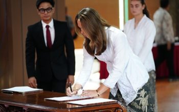 Iris Joska de Rouw mengucap sumpah WNI di Kantor Ditjen AHU Jakarta Selatan, bersiap perkuat Timnas Putri Indonesia.