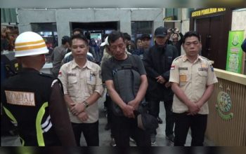 22 orang terjaring OTT dalam kasus dugaan korupsi dana desa saat rapat kepala desa di Pagar Gunung, Lahat, Sumsel.