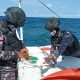 Dua kapal asal Filipina bermuatan skincare dan obat ayam ilegal diamankan TNI AL di perairan Sangihe, Sulawesi Utara.