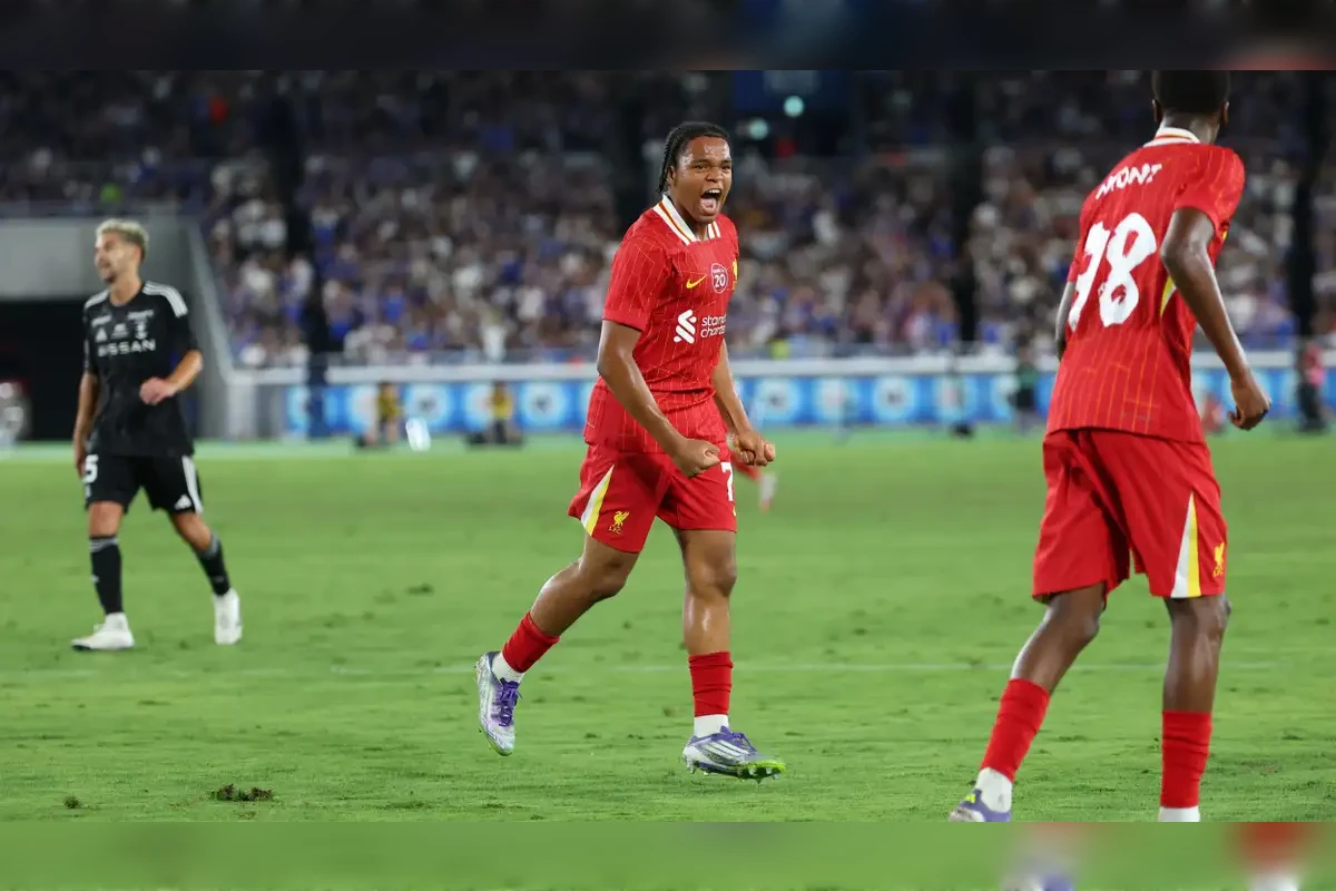 Hugo Ekitike dan Mohamed Salah tampil bersama dalam laga pramusim Liverpool melawan Yokohama F Marinos di Jepang.