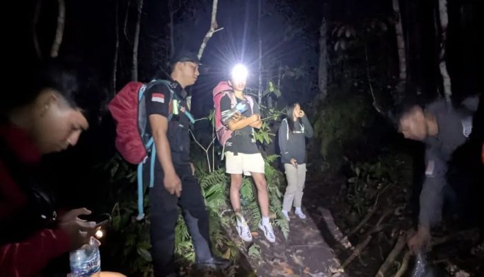 Gadis 16 Tahun Pingsan di Gunung Klabat, SAR Manado Lakukan Evakuasi Dramatis Tengah Malam