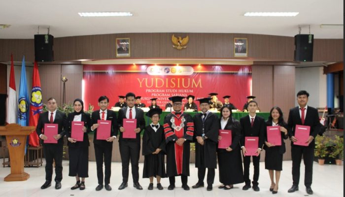 UKI Luluskan 55 Sarjana Hukum Berintegritas, Diperkuat Jejaring Praktisi dan DPR