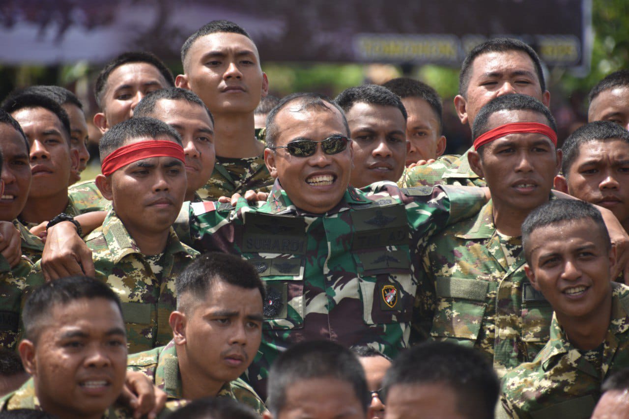 Peserta SPPI Batch-3 menunjukkan semangat juang tinggi dalam lomba ketangkasan kolong di Rindam XIII/Merdeka disaksikan langsung Pangdam Mayjen TNI Suhardi.