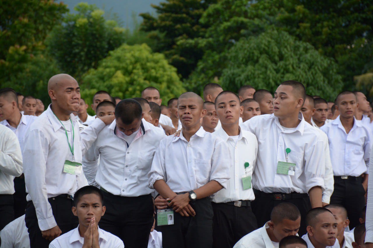 Aspers Kasdam XIII/Merdeka Kolonel Ardian Patria Chandra umumkan kelulusan 1.152 Casis Tamtama TNI AD di Lapangan Makodam XIII/Merdeka, Manado.