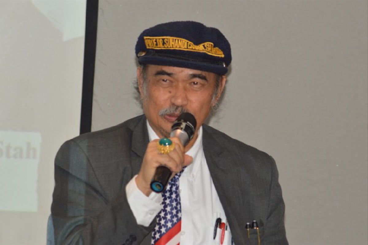 Prof. Suhandi Cahaya menyampaikan pandangan kritis terhadap RUU KUHAP, menyoroti pembatasan peran advokat dalam sistem peradilan pidana.