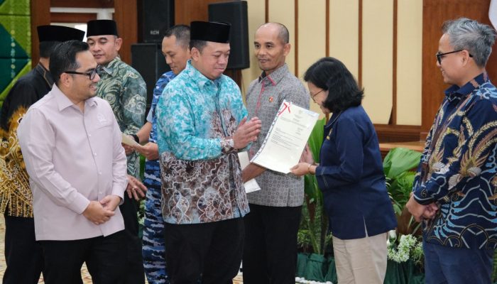 314 Sertipikat Diserahkan, Menteri Nusron Wahid Ingatkan Ancaman Kehilangan Tanah Ulayat