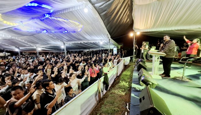 Pendeta Gilbert Lumoindong Kobarkan Semangat Ribuan Pemuda GGP di KKR Tomohon