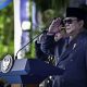 Presiden Prabowo Subianto memberikan amanat di upacara Hari Bhayangkara ke-79 di Monas, Jakarta.
