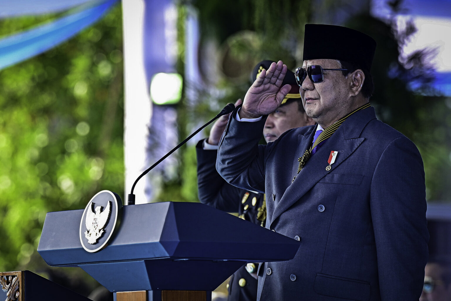 Presiden Prabowo Subianto memberikan amanat di upacara Hari Bhayangkara ke-79 di Monas, Jakarta.