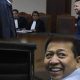 Setya Novanto duduk di ruang sidang saat menjalani proses hukum kasus e-KTP.