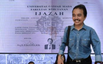 Roy Suryo memilih hadiri forum purnawirawan TNI daripada memenuhi pemeriksaan polisi terkait kasus ijazah Presiden Jokowi.