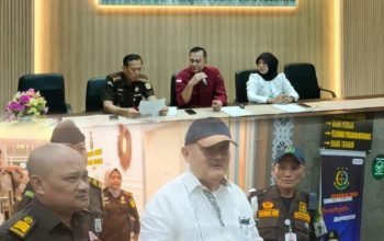 Alex Noerdin ditetapkan sebagai tersangka dalam kasus korupsi Pasar Cinde oleh Kejati Sumsel, disorot dalam konferensi pers