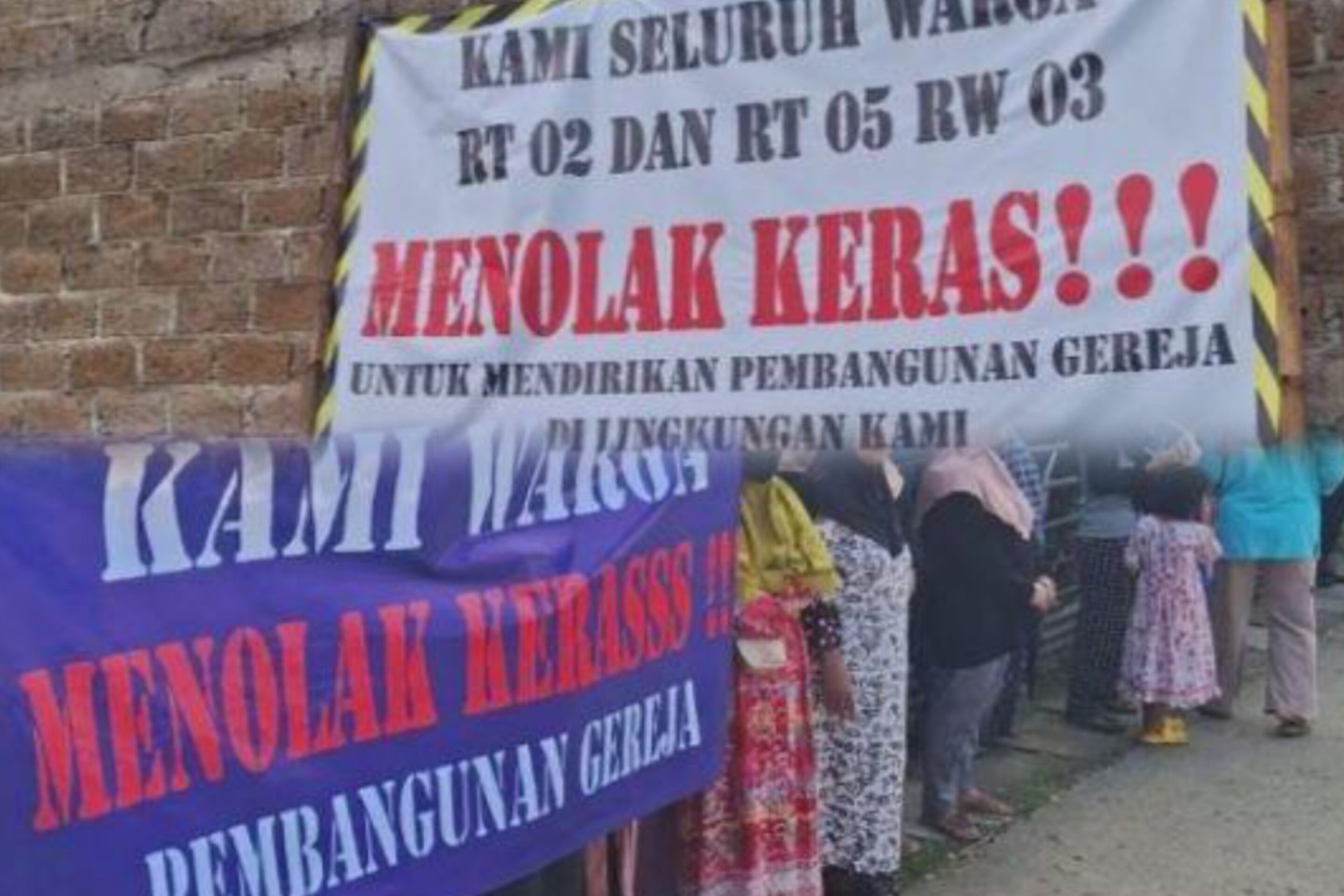 Warga Kalibaru memprotes pembangunan Gereja GBKP Depok yang dituding minim sosialisasi meski telah kantongi izin resmi.