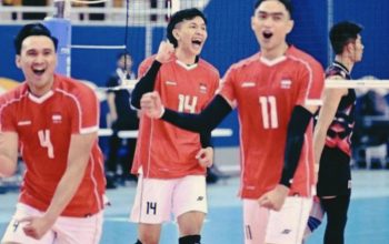 Timnas Voli Indonesia rayakan kemenangan setelah kalahkan Vietnam 3-2 di SEA V League 2025.