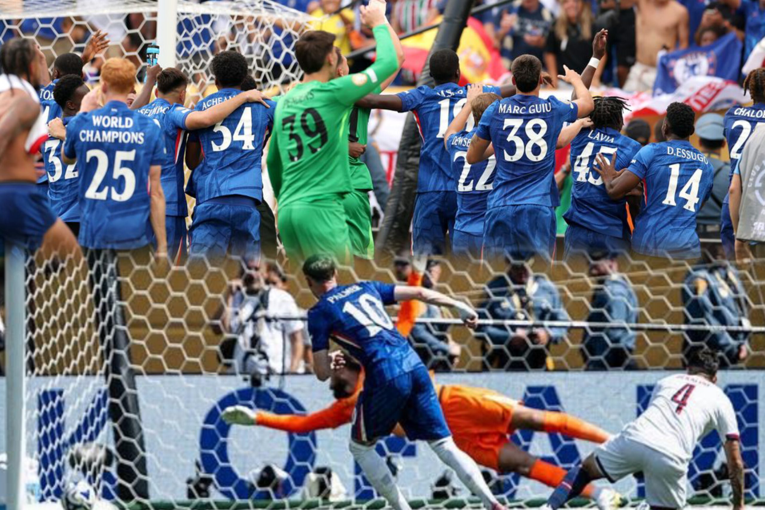 Pemain Chelsea merayakan kemenangan usai kalahkan PSG 3-0 di final Piala Dunia Antarklub 2025 di Stadion MetLife.