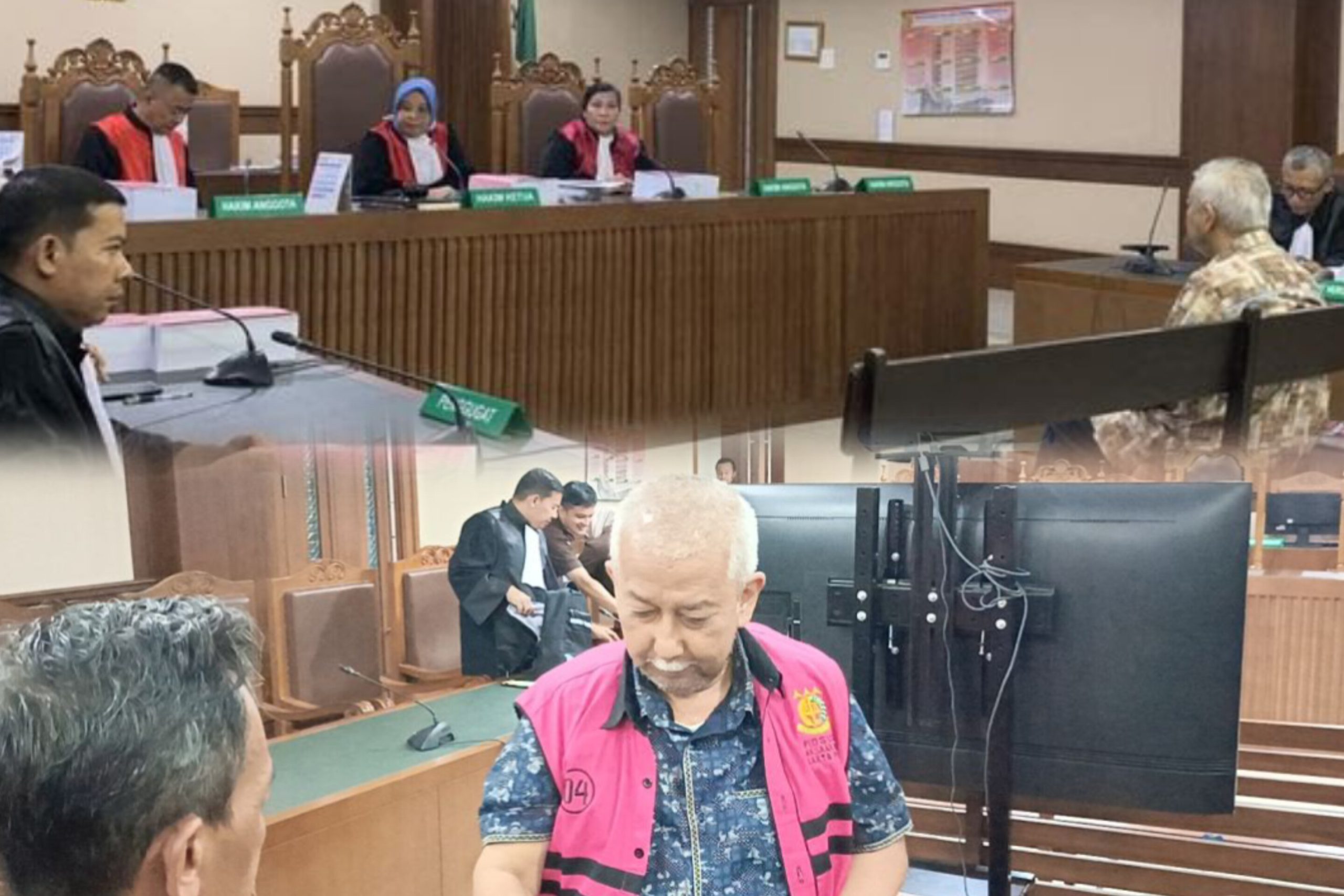 Terdakwa Prasetyo mendengarkan putusan hakim dalam sidang vonis kasus korupsi infrastruktur di pengadilan