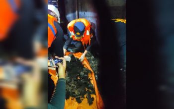 Kantong jenazah berisi tulang hangus dari KM Barcelona V A diperiksa tim forensik RS Bhayangkara, hasilnya mengejutkan publik.