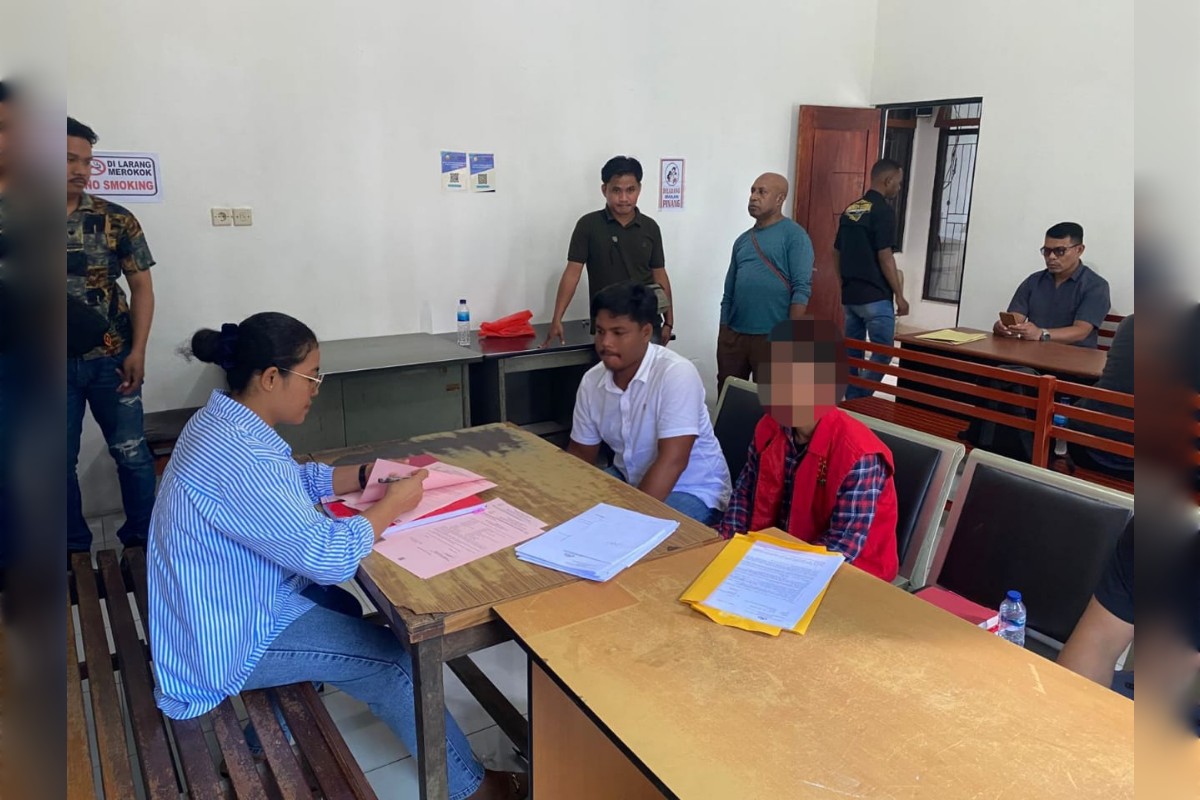 Tersangka berinisial YM resmi menjadi tahanan Kejari Jayapura setelah penyerahan tahap II oleh penyidik Polres Keerom.
