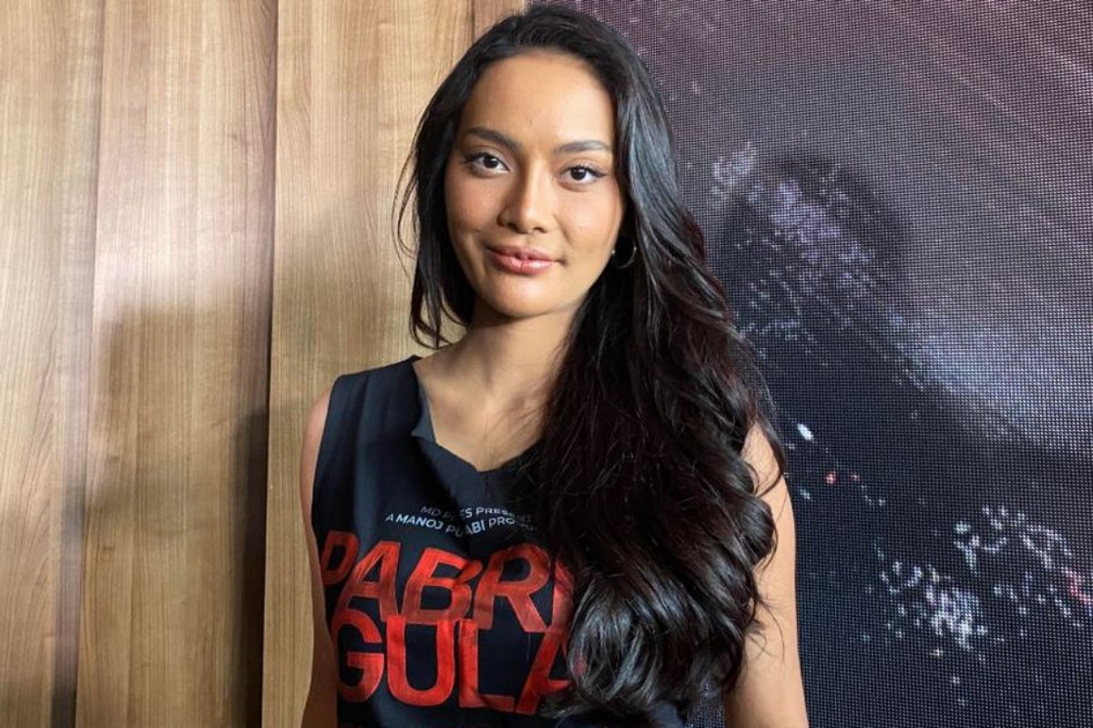 Erika Carlina datangi Polda Metro Jaya untuk laporkan teror sembilan bulan yang diduga dilakukan oleh DJ Panda.