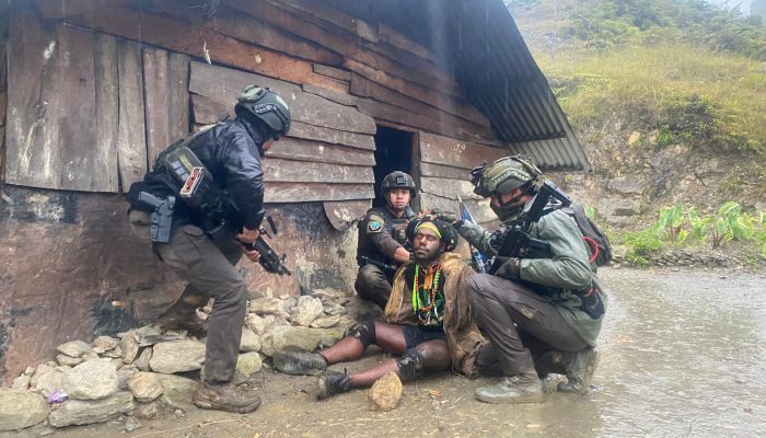 DPO Pembunuh Serka Jefri dan Warga Sipil Tertangkap! Honai Sunyi Jadi Medan Penangkapan